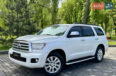 Позашляховик / Кросовер Toyota Sequoia 2011 в 