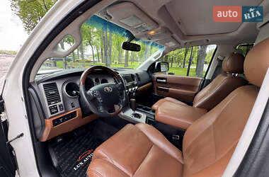 Позашляховик / Кросовер Toyota Sequoia 2011 в 