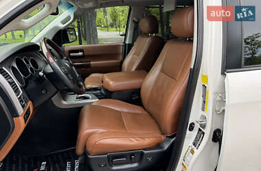 Позашляховик / Кросовер Toyota Sequoia 2011 в 
