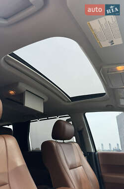 Позашляховик / Кросовер Toyota Sequoia 2011 в 