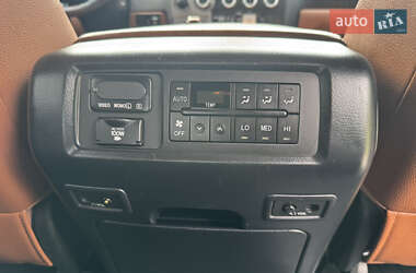 Позашляховик / Кросовер Toyota Sequoia 2011 в 