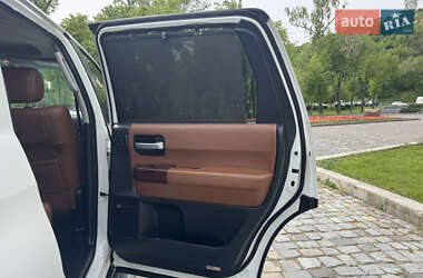 Позашляховик / Кросовер Toyota Sequoia 2011 в 