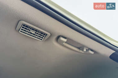 Позашляховик / Кросовер Toyota Sequoia 2011 в 