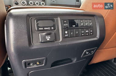 Позашляховик / Кросовер Toyota Sequoia 2011 в 