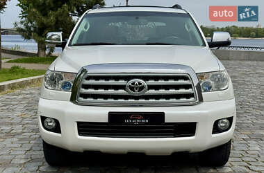 Позашляховик / Кросовер Toyota Sequoia 2011 в 