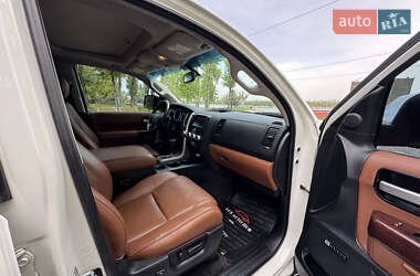 Позашляховик / Кросовер Toyota Sequoia 2011 в 
