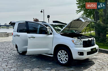 Позашляховик / Кросовер Toyota Sequoia 2011 в 