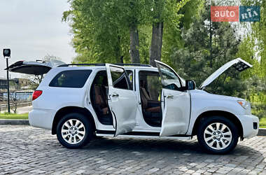 Позашляховик / Кросовер Toyota Sequoia 2011 в 