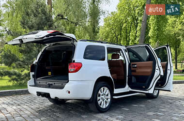 Позашляховик / Кросовер Toyota Sequoia 2011 в 