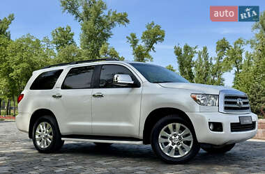 Позашляховик / Кросовер Toyota Sequoia 2011 в 