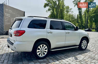 Позашляховик / Кросовер Toyota Sequoia 2011 в 