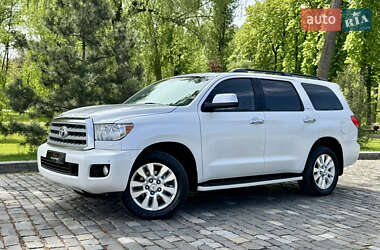 Позашляховик / Кросовер Toyota Sequoia 2011 в 