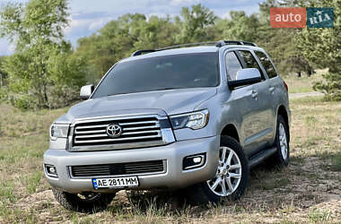 Внедорожник / Кроссовер Toyota Sequoia 2015 в Днепре