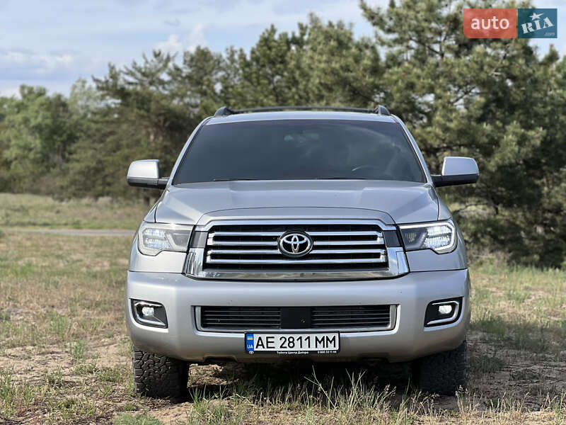 Позашляховик / Кросовер Toyota Sequoia 2015 в Дніпрі