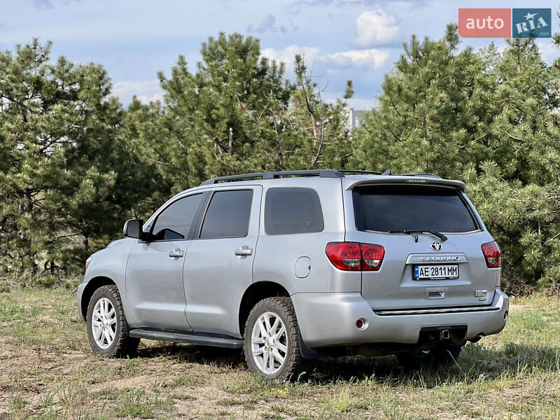 Позашляховик / Кросовер Toyota Sequoia 2015 в Дніпрі