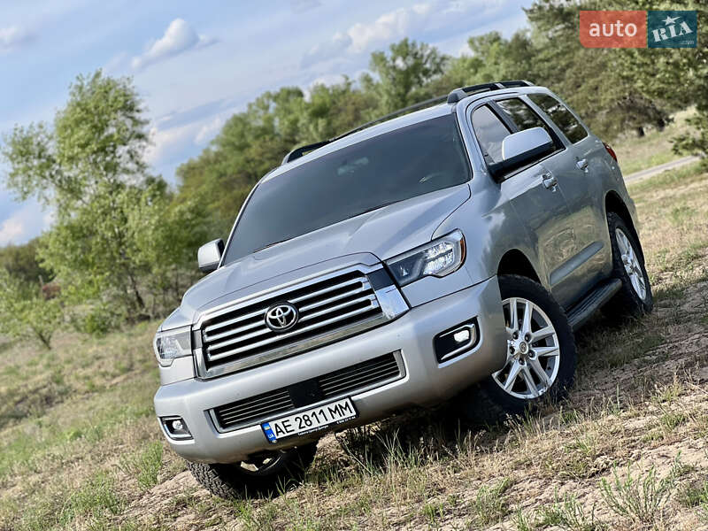 Позашляховик / Кросовер Toyota Sequoia 2015 в Дніпрі