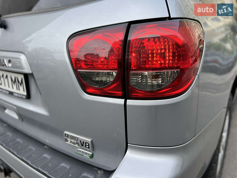 Позашляховик / Кросовер Toyota Sequoia 2015 в Дніпрі