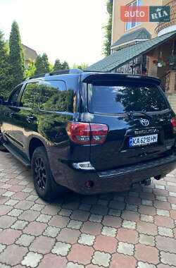 Позашляховик / Кросовер Toyota Sequoia 2017 в 