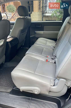 Позашляховик / Кросовер Toyota Sequoia 2017 в 