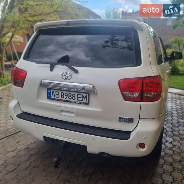 Внедорожник / Кроссовер Toyota Sequoia 2014 в Виннице