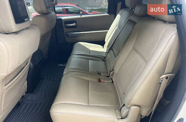 Позашляховик / Кросовер Toyota Sequoia 2016 в 