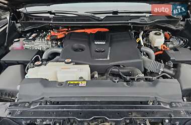 Внедорожник / Кроссовер Toyota Sequoia 2023 в 