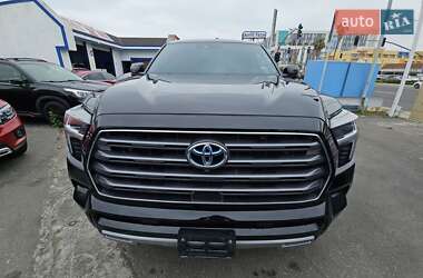 Внедорожник / Кроссовер Toyota Sequoia 2023 в 