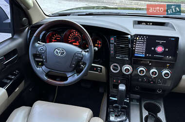 Позашляховик / Кросовер Toyota Sequoia 2008 в 