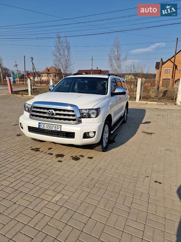 Внедорожник / Кроссовер Toyota Sequoia 2015 в Черновцах