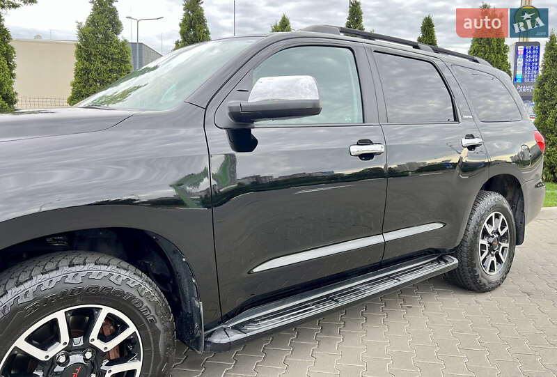 Внедорожник / Кроссовер Toyota Sequoia 2015 в Киеве