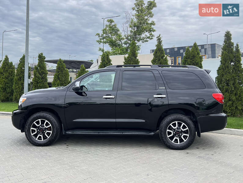 Внедорожник / Кроссовер Toyota Sequoia 2015 в Киеве