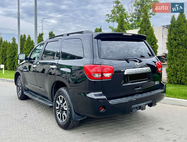 Внедорожник / Кроссовер Toyota Sequoia 2015 в Киеве