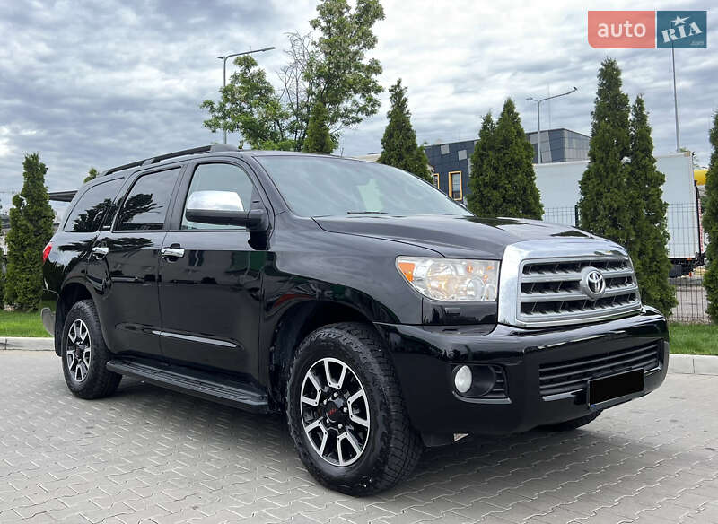 Внедорожник / Кроссовер Toyota Sequoia 2015 в Киеве