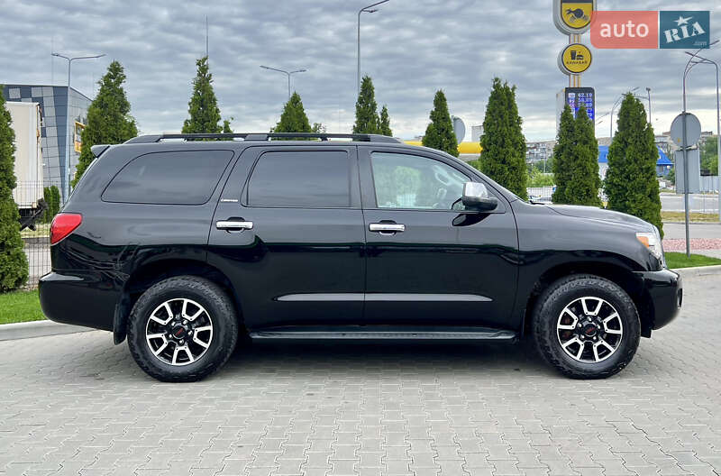 Внедорожник / Кроссовер Toyota Sequoia 2015 в Киеве