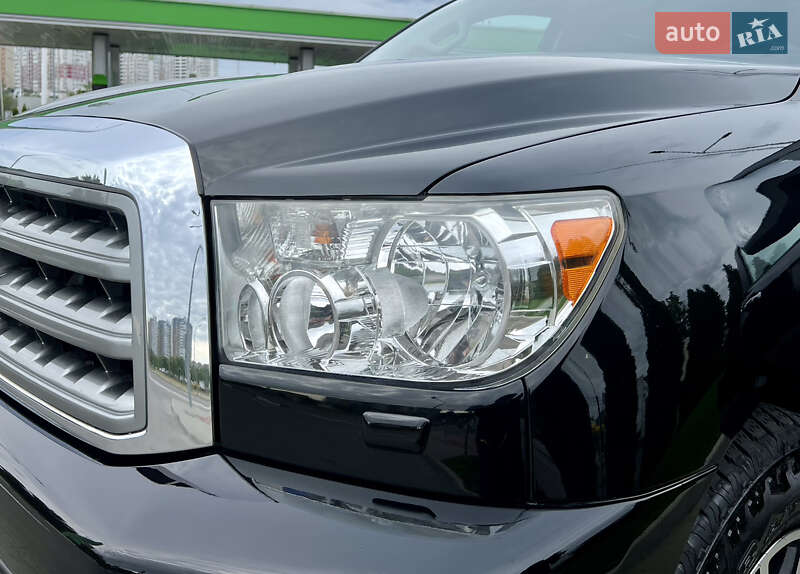 Внедорожник / Кроссовер Toyota Sequoia 2015 в Киеве