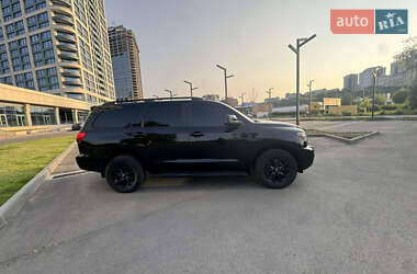 Внедорожник / Кроссовер Toyota Sequoia 2017 в 