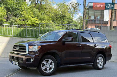Внедорожник / Кроссовер Toyota Sequoia 2015 в 