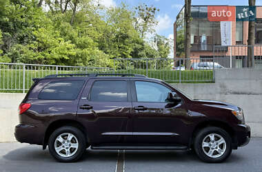 Внедорожник / Кроссовер Toyota Sequoia 2015 в 