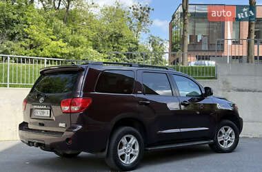 Внедорожник / Кроссовер Toyota Sequoia 2015 в 