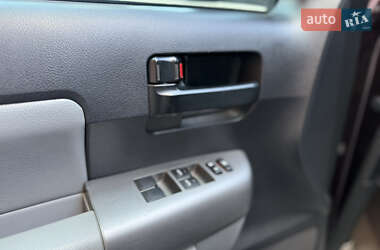 Внедорожник / Кроссовер Toyota Sequoia 2015 в 