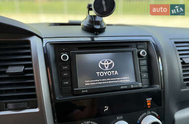Внедорожник / Кроссовер Toyota Sequoia 2015 в 