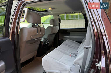 Внедорожник / Кроссовер Toyota Sequoia 2015 в 