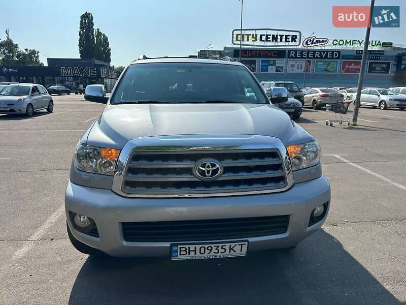 Toyota Sequoia 2016