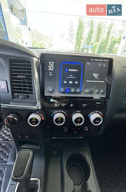 Позашляховик / Кросовер Toyota Sequoia 2021 в 