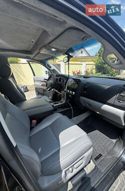 Внедорожник / Кроссовер Toyota Sequoia 2010 в 