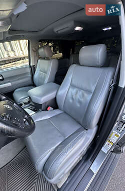 Внедорожник / Кроссовер Toyota Sequoia 2008 в 