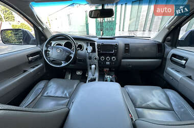 Внедорожник / Кроссовер Toyota Sequoia 2008 в 