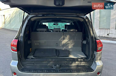 Внедорожник / Кроссовер Toyota Sequoia 2008 в 