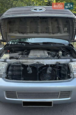 Внедорожник / Кроссовер Toyota Sequoia 2008 в 