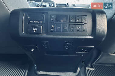 Внедорожник / Кроссовер Toyota Sequoia 2008 в 